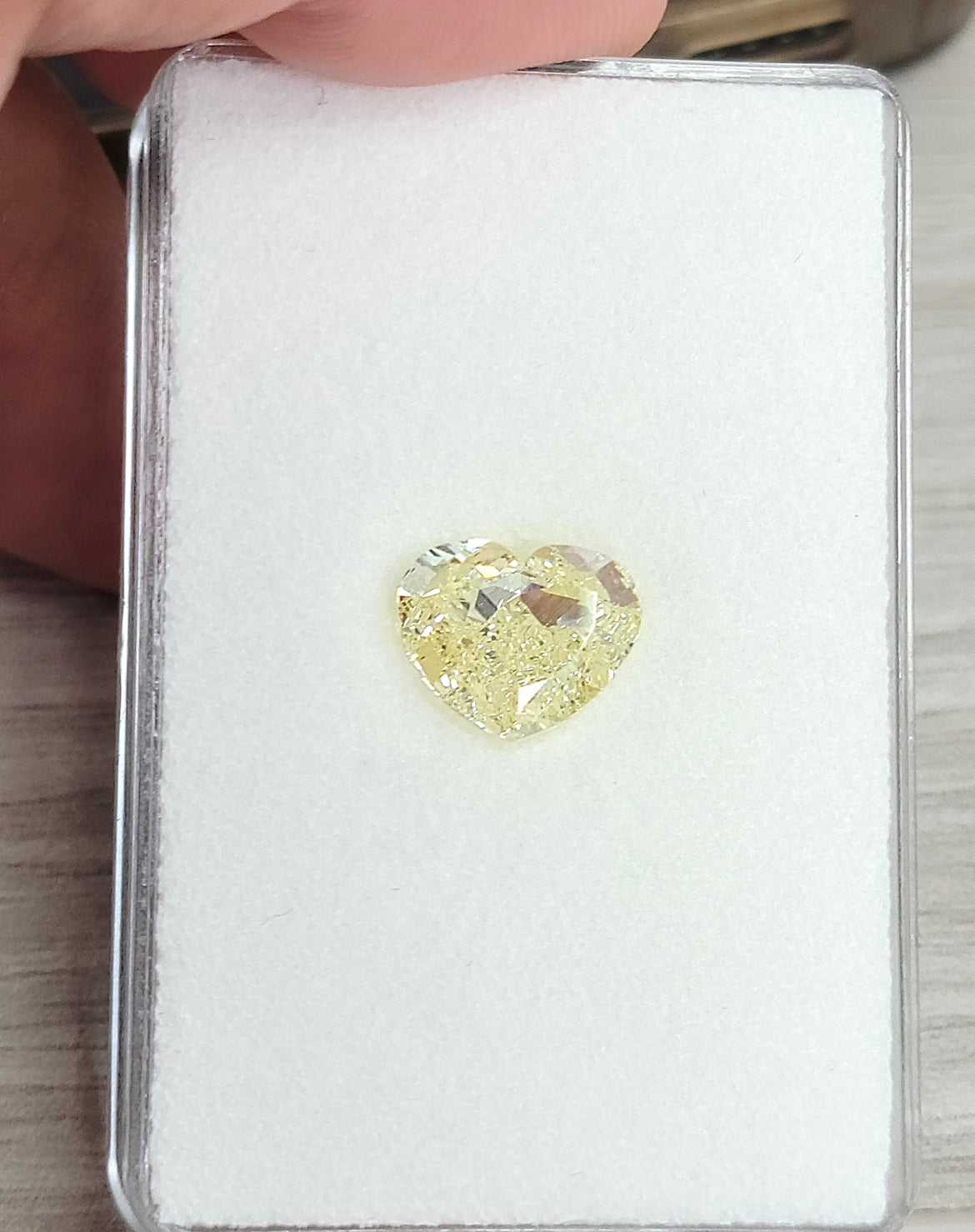 5.01 Fancy Light Yellow Heart VS2 GIA
