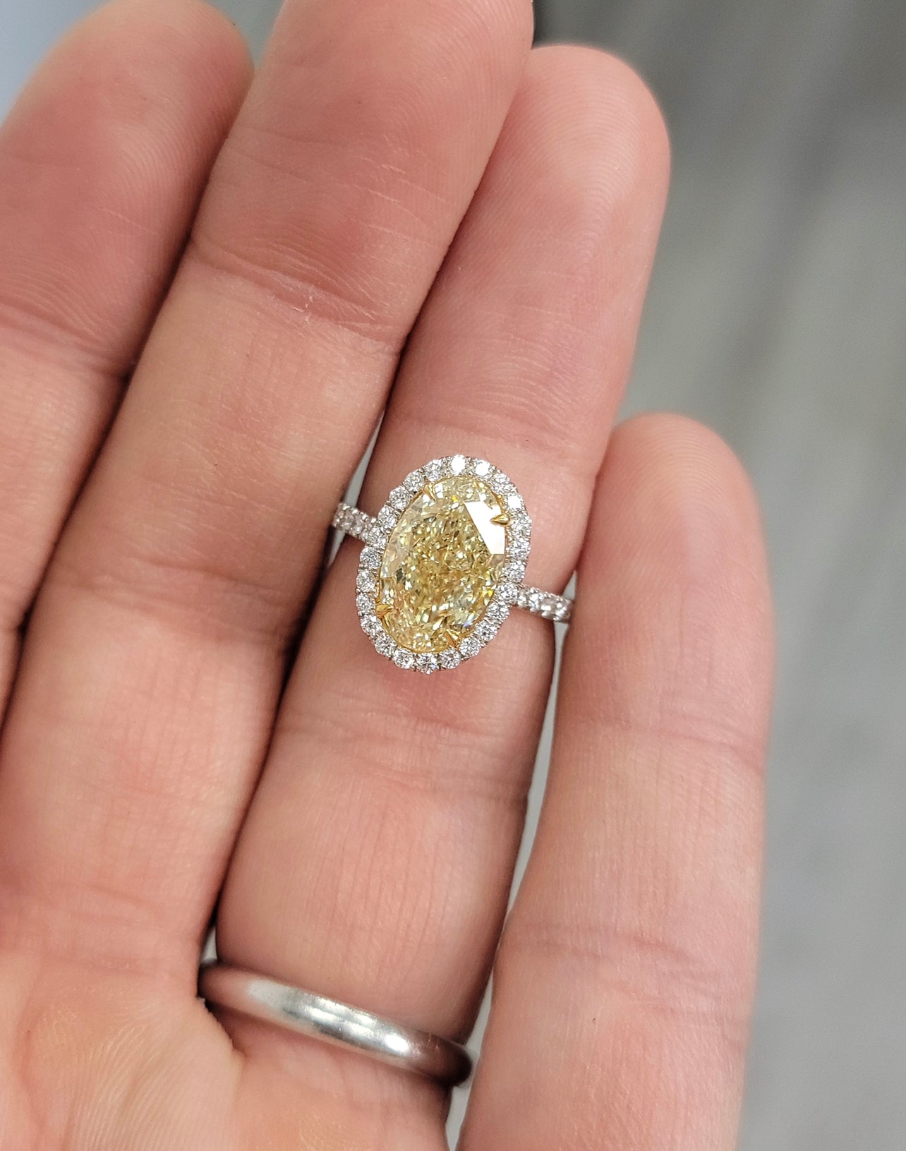 4.02ct Light Yellow Oval VS2 GIA Ring