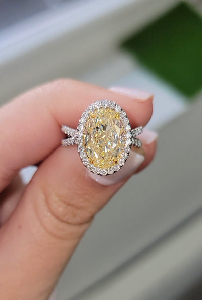 4.53ct Light Yellow Oval VVS2 GIA Ring