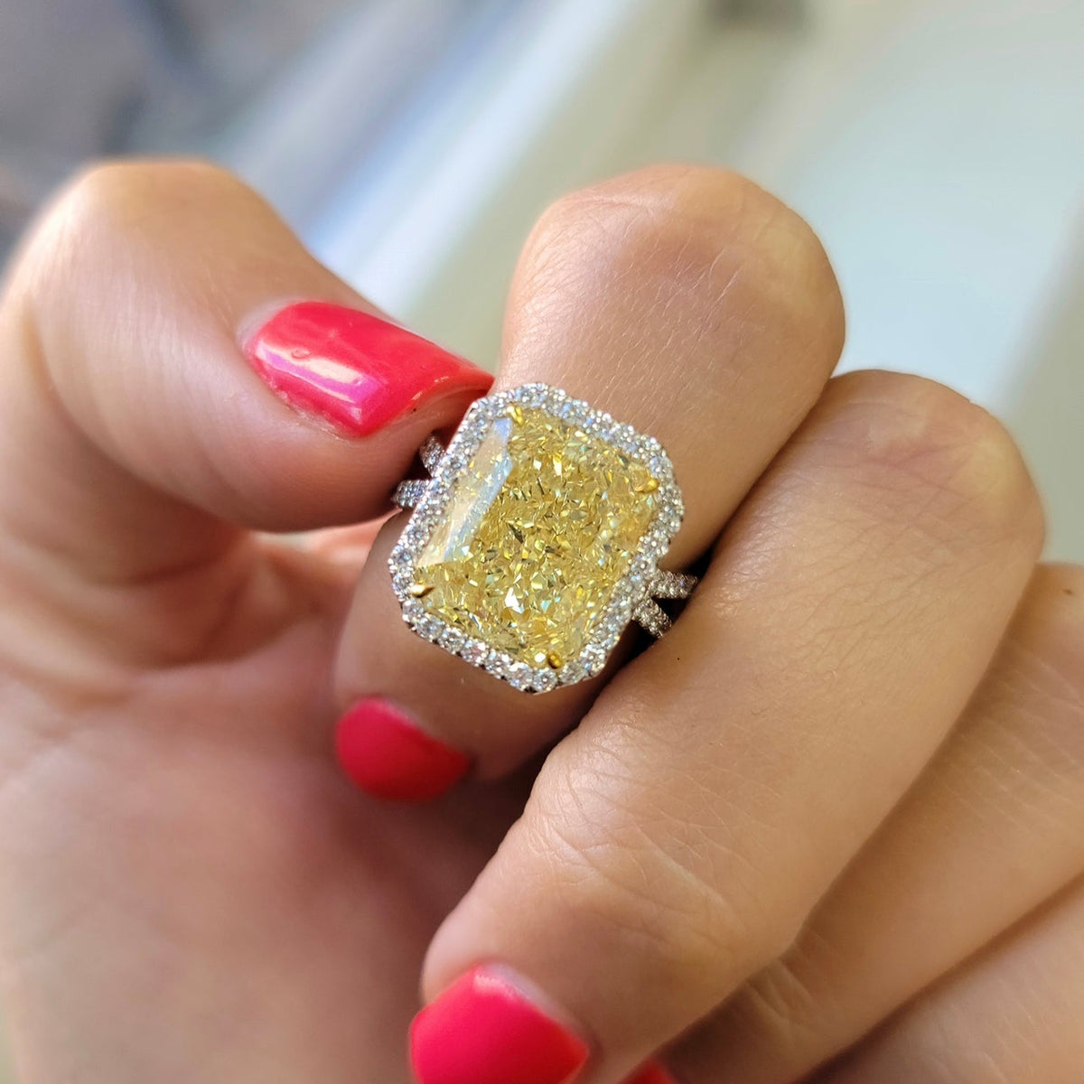 9.04ct Light Yellow Radiant Diamond Ring VS2 GIA