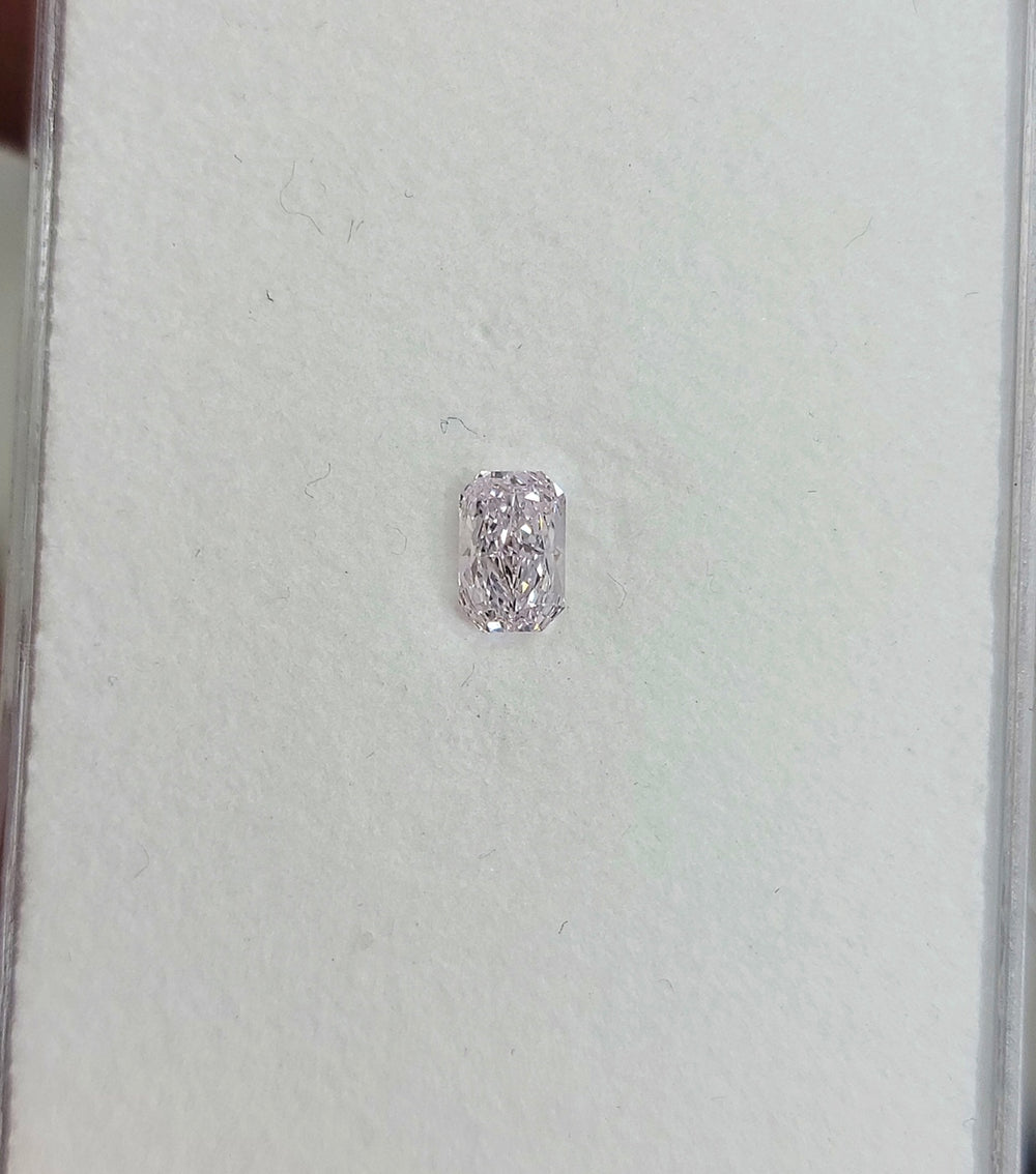 0.50ct Light Pink Long Radiant Diamond VS2 GIA