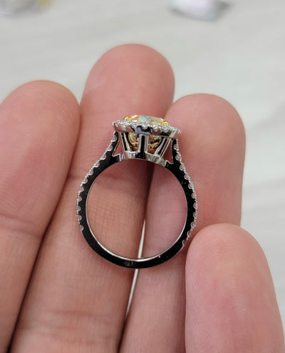 5.03ct Light Yellow Oval VS1 GIA Ring