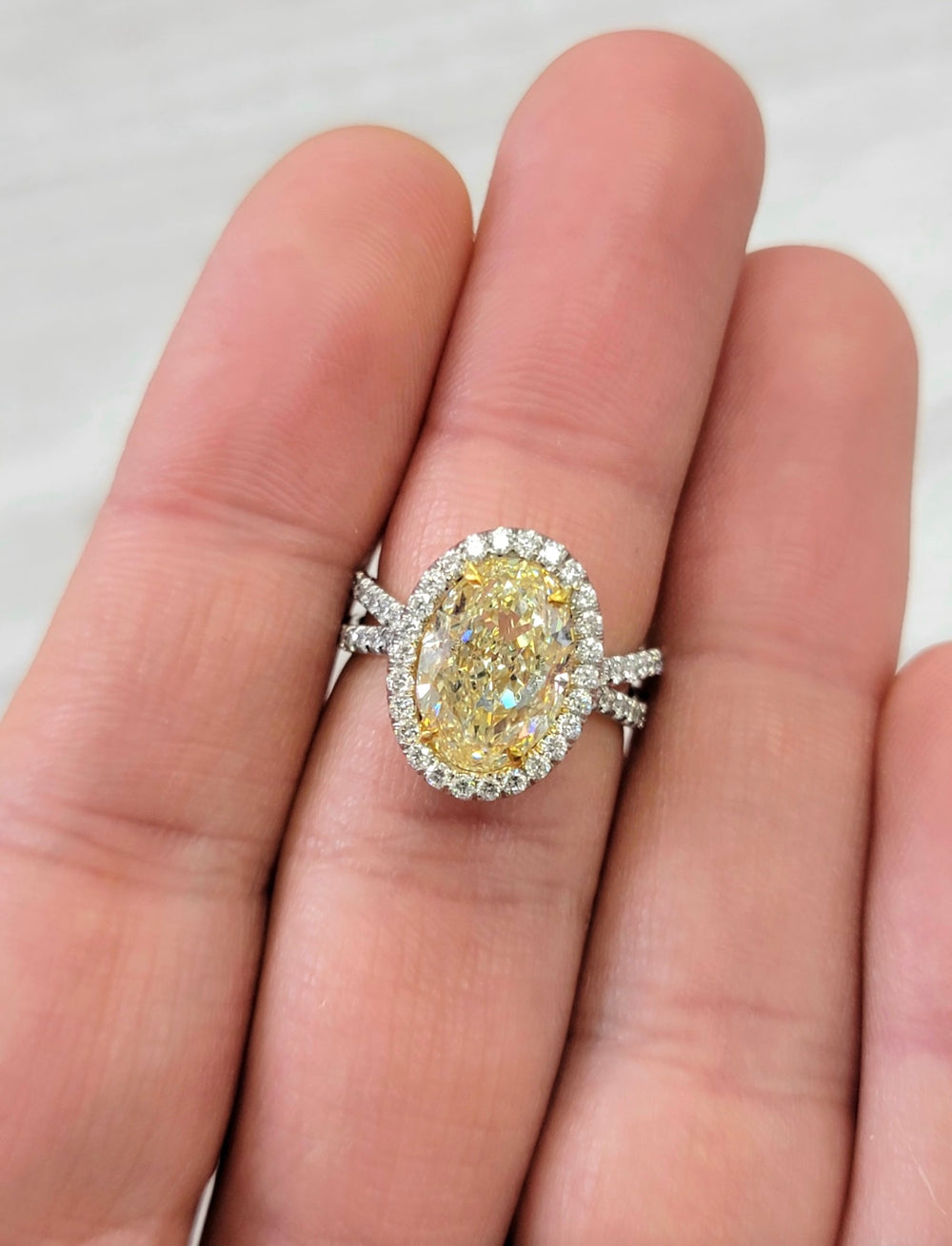 4.53ct Light Yellow Oval Diamond Ring VVS2 GIA